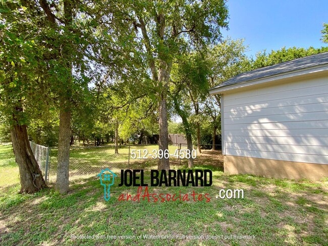 Building Photo - Available August 9: 3 Bedroom, 2 Bath Stan...