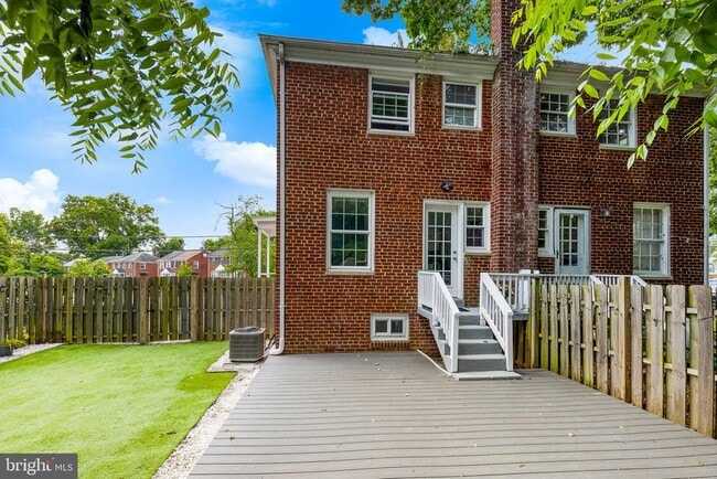 Building Photo - 2613 S Troy St