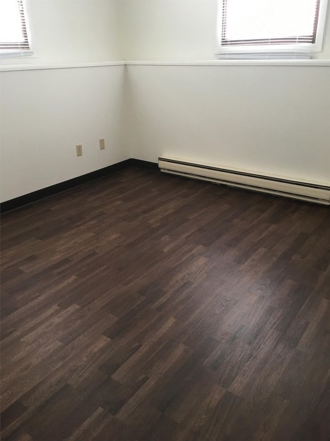 Building Photo - 640 Bay Shore - Lower