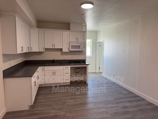 Building Photo - 226 W 87th St