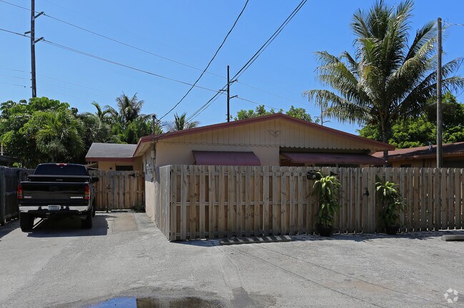 Primary Photo - 1700 N Dixie Hwy