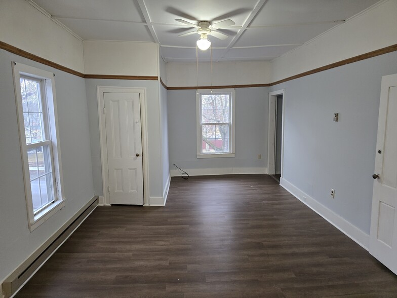 Building Photo - 527 Waverly St