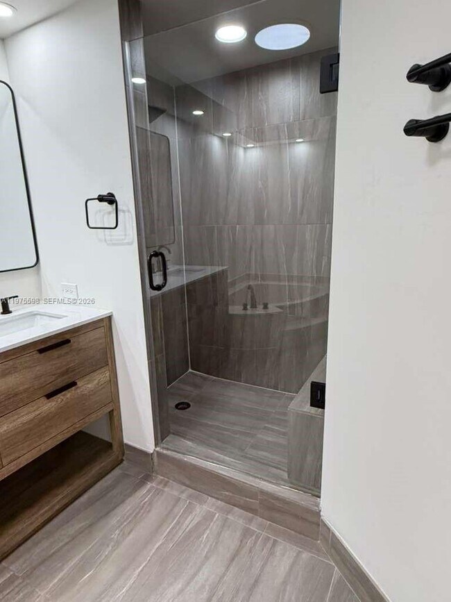 Building Photo - 20281 E Country Club Dr