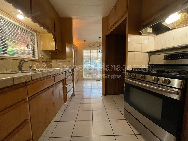 Building Photo - 17042 Esperanza Dr