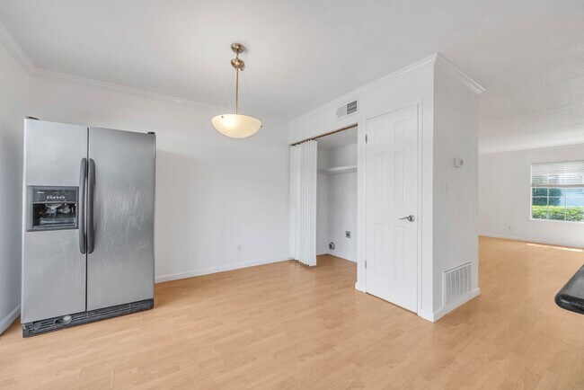 Building Photo - 3926 Oak Villa Cir