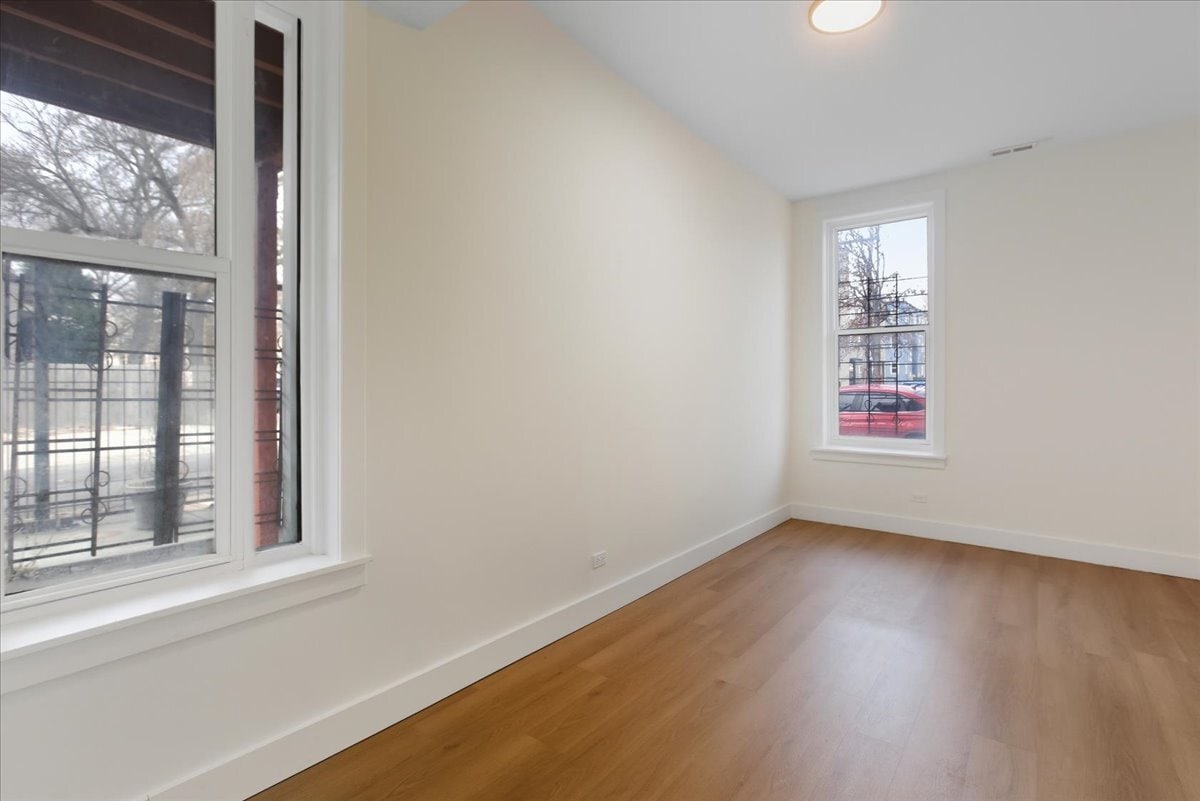 Building Photo - 3211 W Le Moyne St