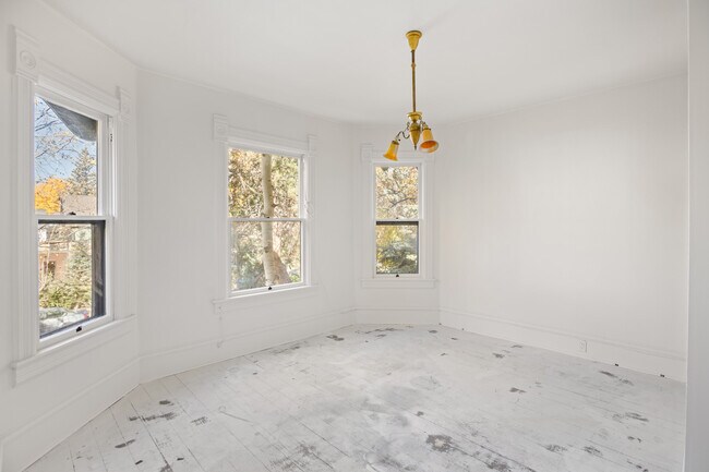 Building Photo - 212 N Monarch St