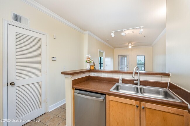Building Photo - 6470 Borasco Dr