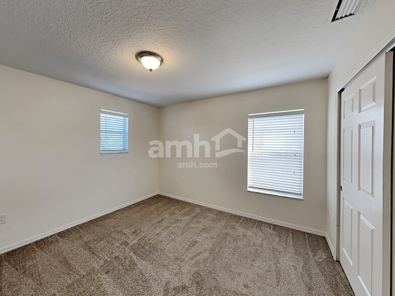 Building Photo - 19554 Timberbluff Dr