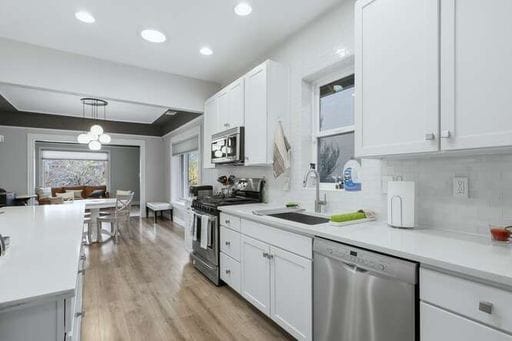 Building Photo - Beautiful 3 Bedroom Craftsman Bungalow Furnished or Unfurnished Available NOW!