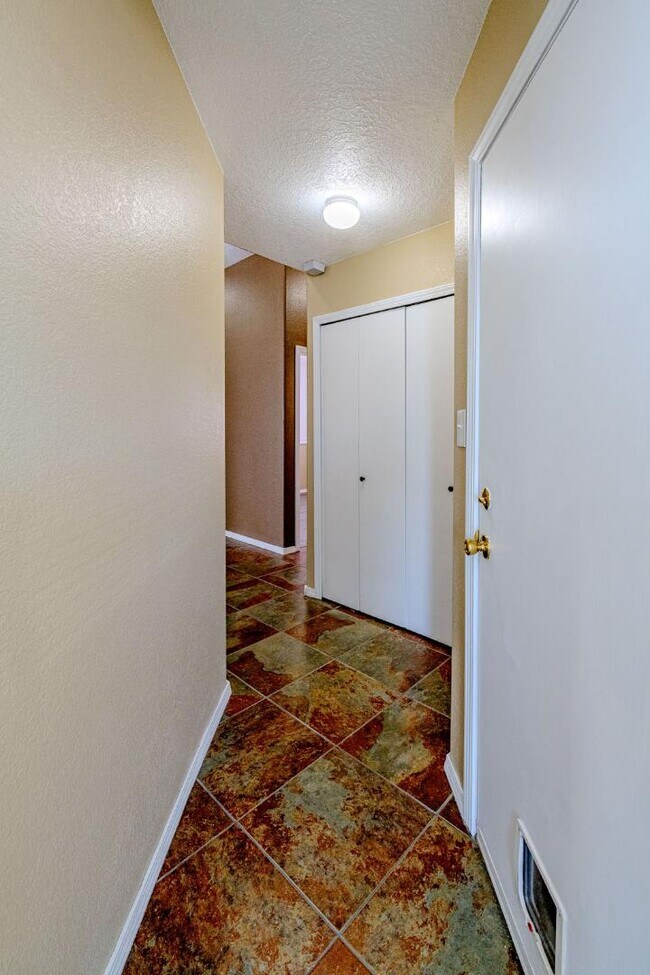 Building Photo - 4720 Shepherd Ct NE