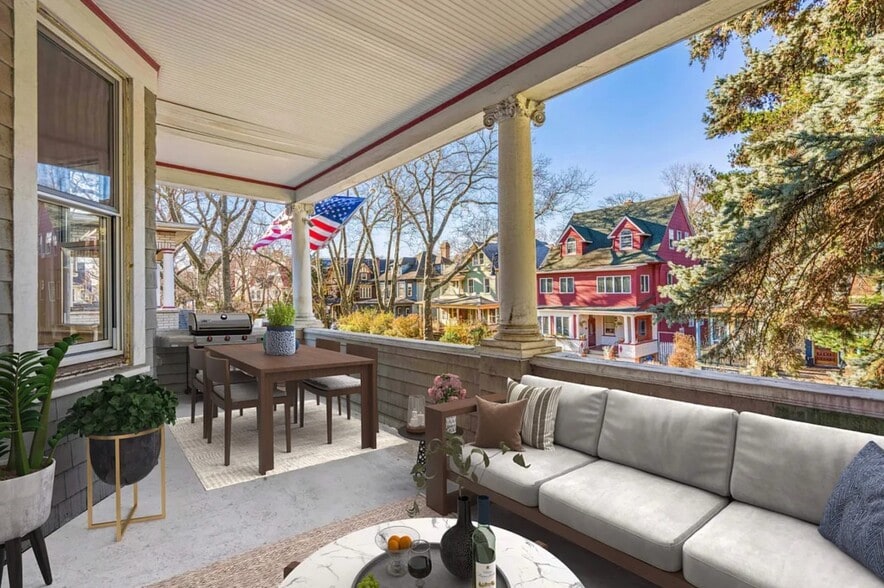 Building Photo - Furnished room/NOT APARTMENT