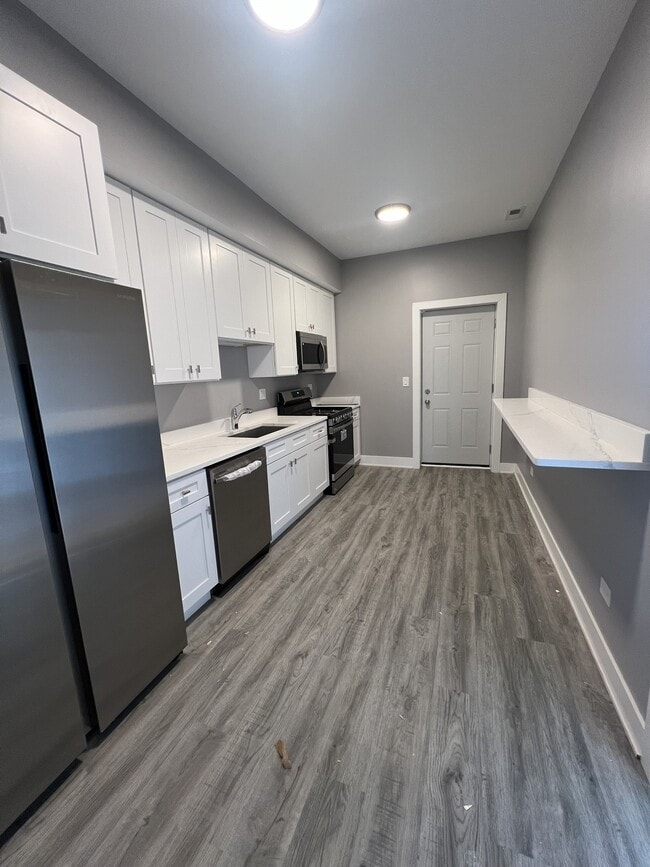 Kitchen - 5310-5312 S Harper Ave