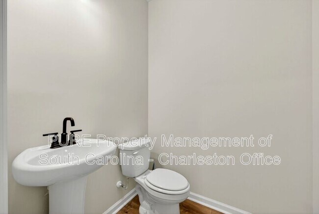 Building Photo - 102 Winding Grv Ln