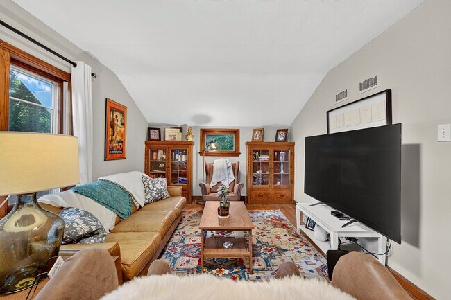 Building Photo - 1424 N 70th St
