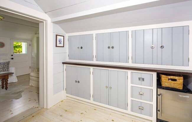 Building Photo - 156 Georgica Rd