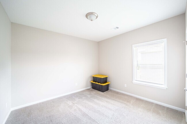 Building Photo - 5176 Legion Dr