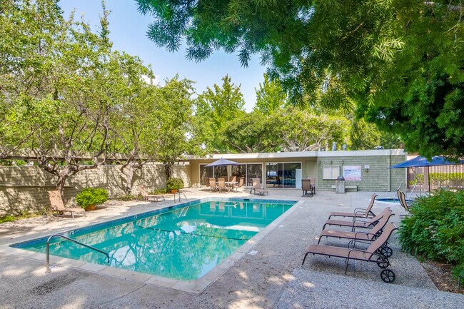 Building Photo - 280 Easy St