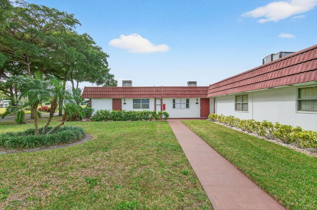 Building Photo - 213 Waterford Cresent