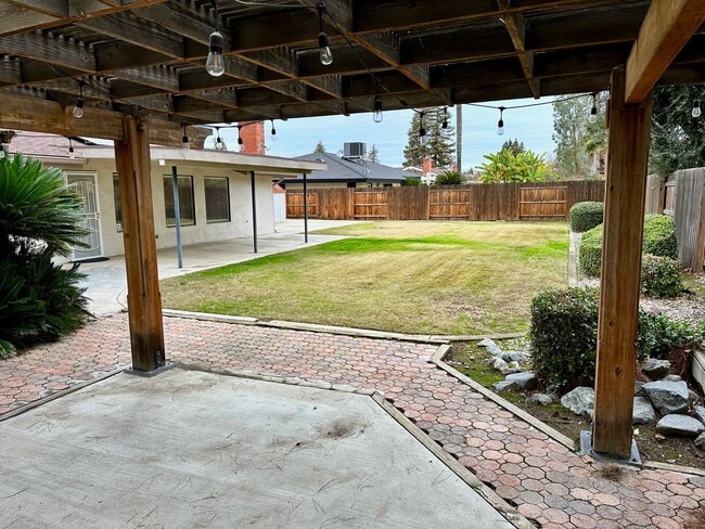 Building Photo - Haggin Oaks Cul De Sac Beauty! Best Schools and Shopping! 3Bed 2Bath $2,750Rent $2,750Deposit App...