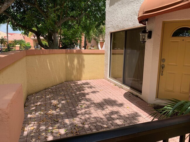 Building Photo - 49 Uno Lago Dr