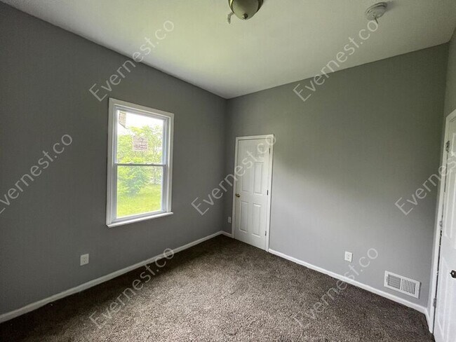 Building Photo - 291 Englewood St