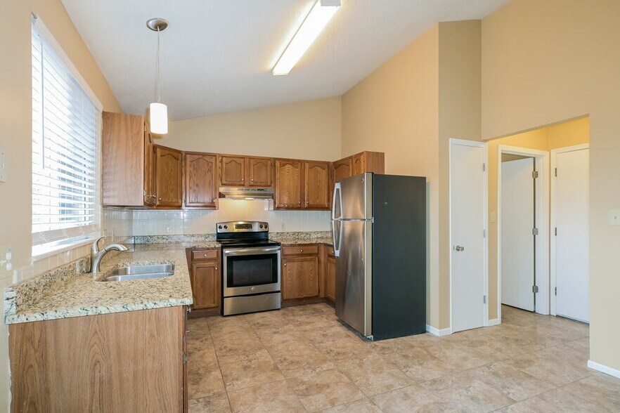 Building Photo - 2819 Chapel View Dr