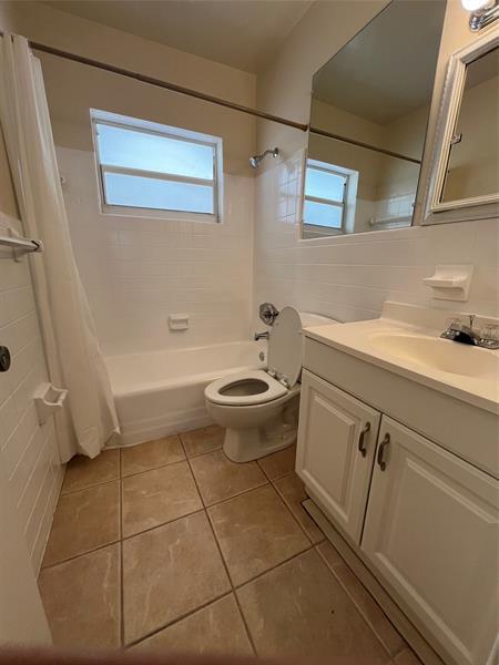 Building Photo - 4540 Bougainvilla Dr