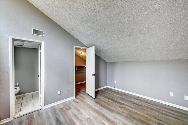 Building Photo - 12900 Walden Rd