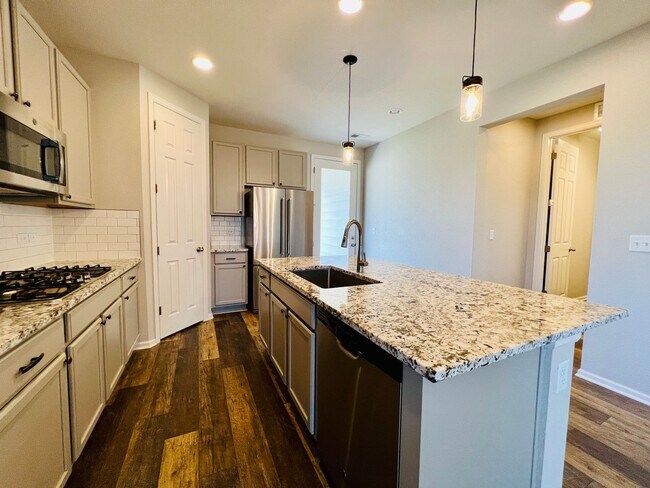 Building Photo - $0 DEPOSIT OPTION. INVITING 3 BED HOME IN ...