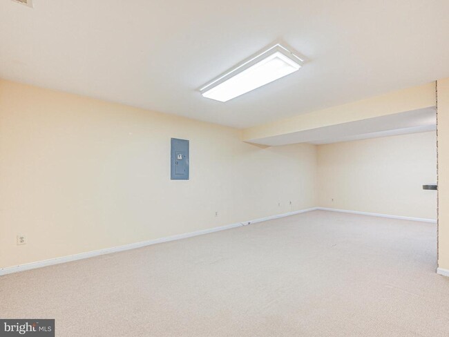 Building Photo - 817 Santmyer Dr SE