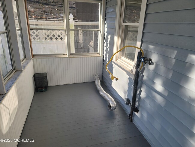 Building Photo - 19 Oak Terrace