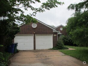 Building Photo - Beautiful Home With Spacious Kitchen and B...