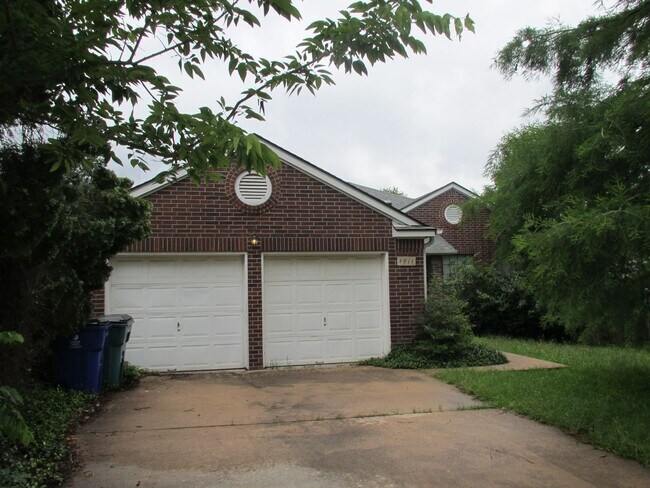 Primary Photo - Beautiful Home With Spacious Kitchen and B...