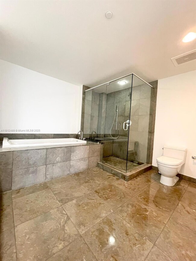 Building Photo - 475 Brickell Ave