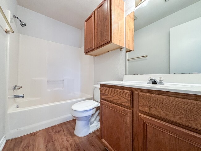 Building Photo - 105 Long Ln