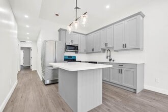 Building Photo - 1308 Rogers Ave