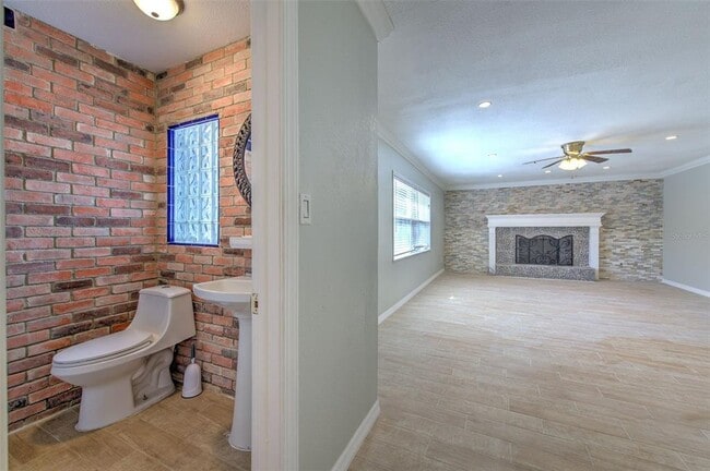 Building Photo - 4711 W San Rafael St