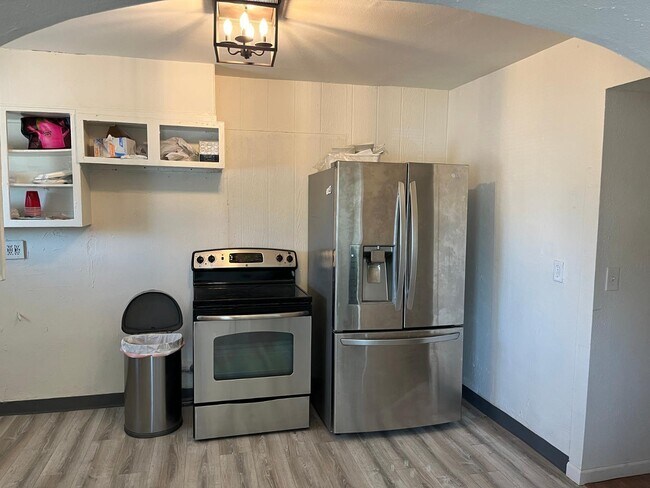 Building Photo - 10025 N 14th St