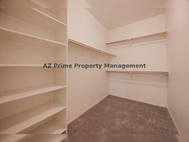 Building Photo - 123 W Elmwood Pl