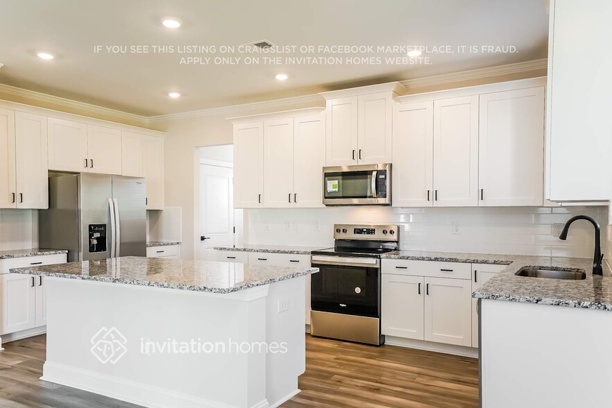 Building Photo - 504 Azalea Gaze Dr