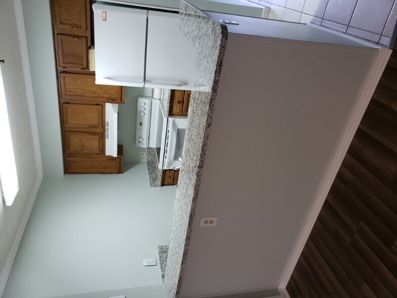 Building Photo - 4015 Fairway Dr