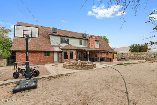 Building Photo - 9904 Monaco Dr