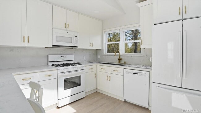 Building Photo - 32 Red Creek Rd