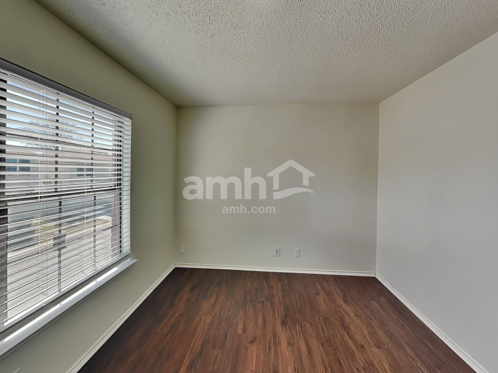 Building Photo - 33 Messenger Crk