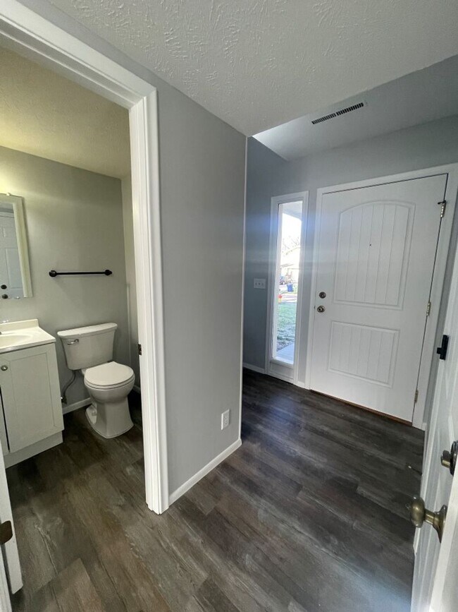 Building Photo - Home For Rent Bellevue.