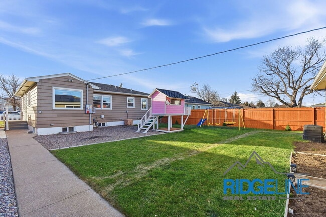 Building Photo - 2613 9th Ave S