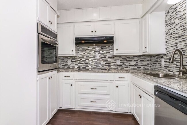 Building Photo - 713 Ridgewood Cir