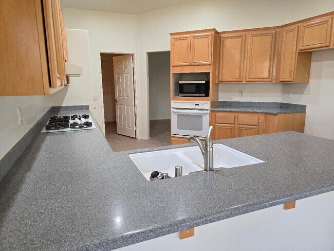 Building Photo - 45705-45705 Coldbrook Ln