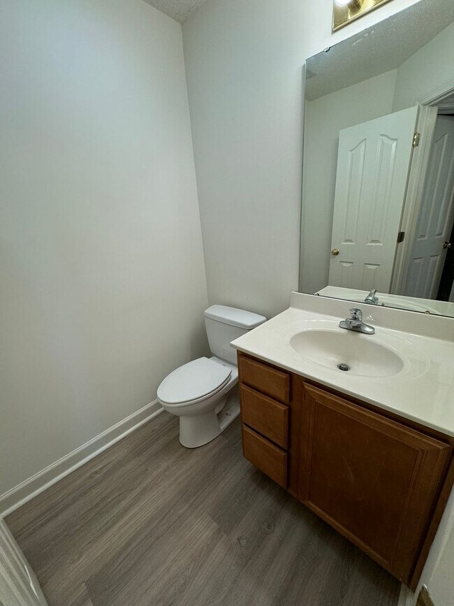 Building Photo - 129 Clusters Cir